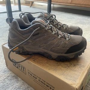 Merrell Moab 2 Womens Hiking Boots - Brand New!! Size 9.5
